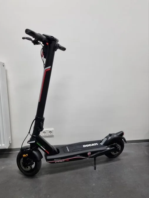 Kasutatud elektritõukeratas Ducati Pro III